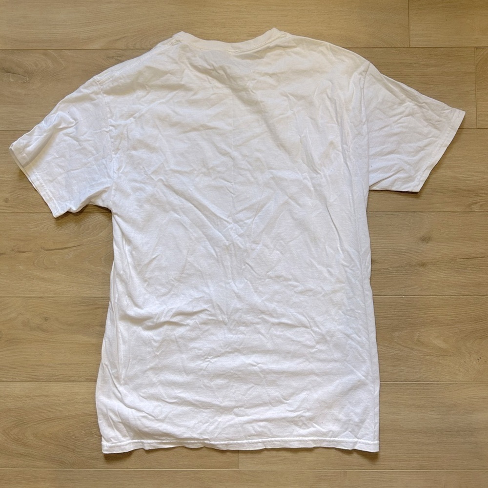 World  Wide Youth Graphic Tee - Size Medium - Picture 4 of 4